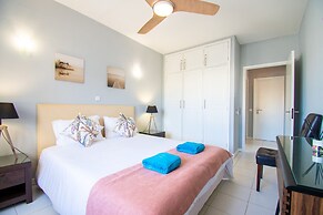 99B Hibiscus in Carvoeiro