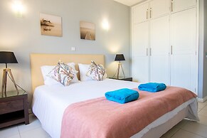 99B Hibiscus in Carvoeiro