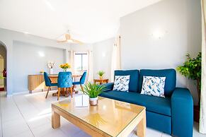 99B Hibiscus in Carvoeiro