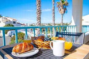 99B Hibiscus in Carvoeiro