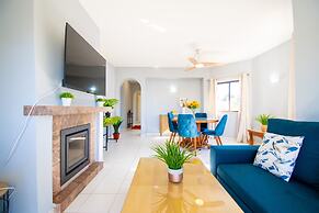 99B Hibiscus in Carvoeiro