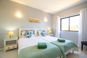 99B Hibiscus in Carvoeiro