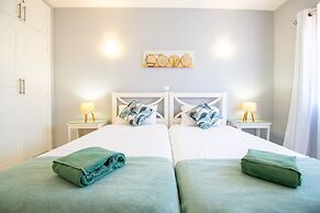 99B Hibiscus in Carvoeiro