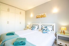 99B Hibiscus in Carvoeiro