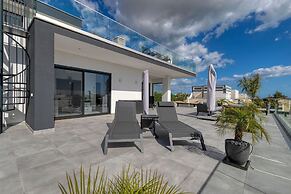 Manatee Modern Luxurious Villa