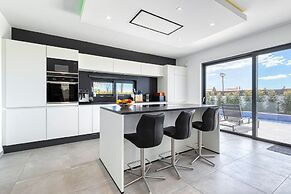 Manatee Modern Luxurious Villa