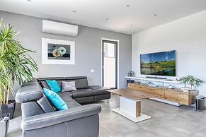 Manatee Modern Luxurious Villa