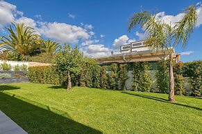 Manatee Modern Luxurious Villa