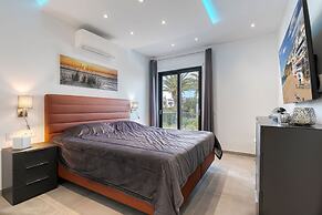 Manatee Modern Luxurious Villa