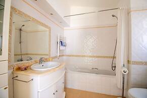 61 vdm Superb Villa on Vale do Milho With Heated