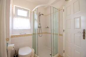 61 vdm Superb Villa on Vale do Milho With Heated