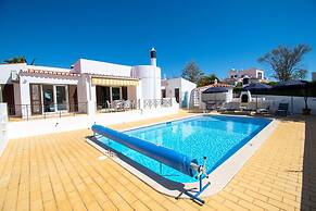 61 vdm Superb Villa on Vale do Milho With Heated