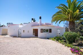 61 vdm Superb Villa on Vale do Milho With Heated