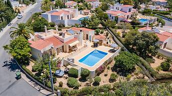 61 vdm Superb Villa on Vale do Milho With Heated