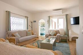 61 vdm Superb Villa on Vale do Milho With Heated