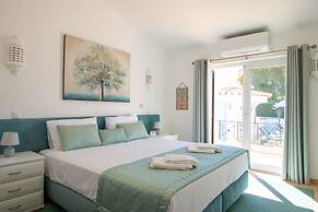 61 vdm Superb Villa on Vale do Milho With Heated