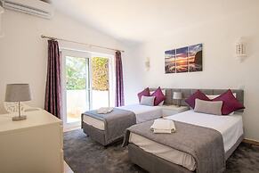 61 vdm Superb Villa on Vale do Milho With Heated