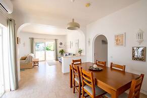 61 vdm Superb Villa on Vale do Milho With Heated