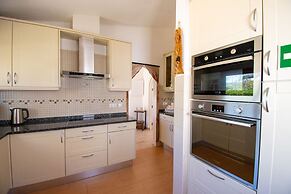 61 vdm Superb Villa on Vale do Milho With Heated