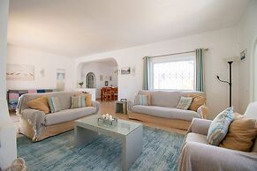 61 vdm Superb Villa on Vale do Milho With Heated