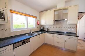 61 vdm Superb Villa on Vale do Milho With Heated