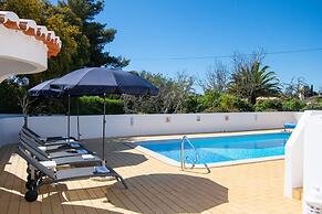 61 vdm Superb Villa on Vale do Milho With Heated