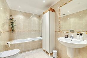 7 Boa Nova Immaculately Presented TWO Storey TOW