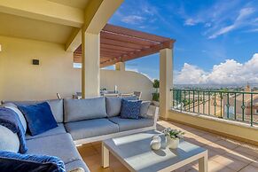 7 Boa Nova Immaculately Presented TWO Storey TOW