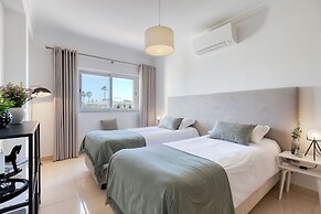 7 Boa Nova Immaculately Presented TWO Storey TOW