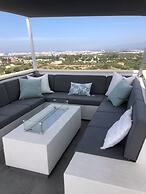 7 Boa Nova Immaculately Presented TWO Storey TOW