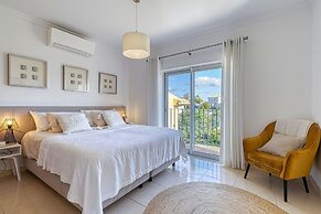 7 Boa Nova Immaculately Presented TWO Storey TOW