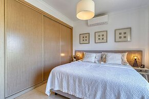 7 Boa Nova Immaculately Presented TWO Storey TOW