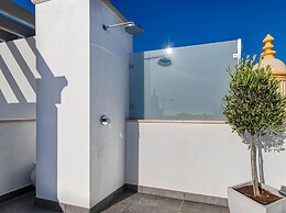 7 Boa Nova Immaculately Presented TWO Storey TOW