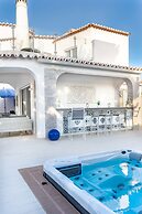 66 ADM Clara Beautifully Renovated Villa