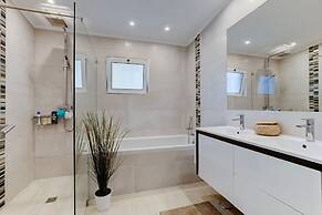 66 ADM Clara Beautifully Renovated Villa