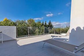 66 ADM Clara Beautifully Renovated Villa