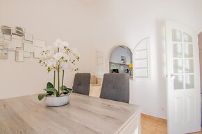 99 ADM Casa Mendes Fabulous Townhouse With Share