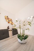 99 ADM Casa Mendes Fabulous Townhouse With Share
