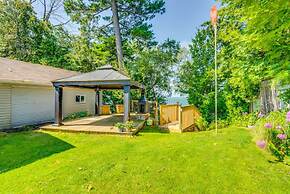 Waterfront 4BR Cottage Boat Deck BBQ