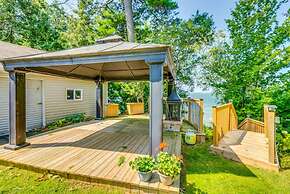 Waterfront 4BR Cottage Boat Deck BBQ