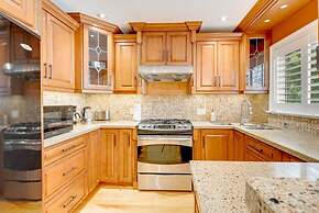 Waterfront 4BR Cottage Boat Deck BBQ