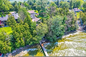 Waterfront 4BR Cottage Boat Deck BBQ