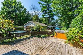 Waterfront 4BR Cottage Boat Deck BBQ