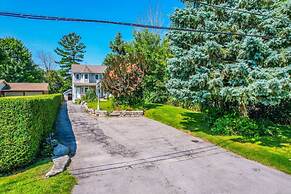 Waterfront 4BR Cottage Boat Deck BBQ