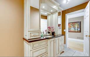 Waterfront 4BR Cottage Boat Deck BBQ