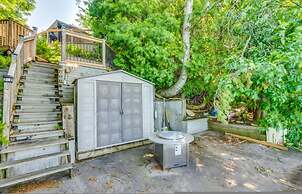 Waterfront 4BR Cottage Boat Deck BBQ