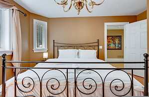 Waterfront 4BR Cottage Boat Deck BBQ