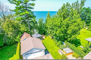 Waterfront 4BR Cottage Boat Deck BBQ