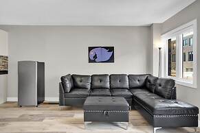 Stylish Mississauga Lower Unit BBQ Yard Paradise