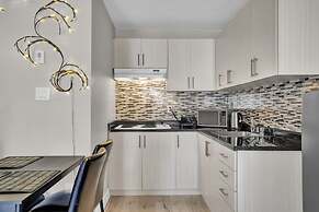 Stylish Mississauga Lower Unit BBQ Yard Paradise